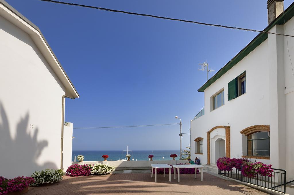 Blue Beach Bussana Nuova Ngoại thất bức ảnh
