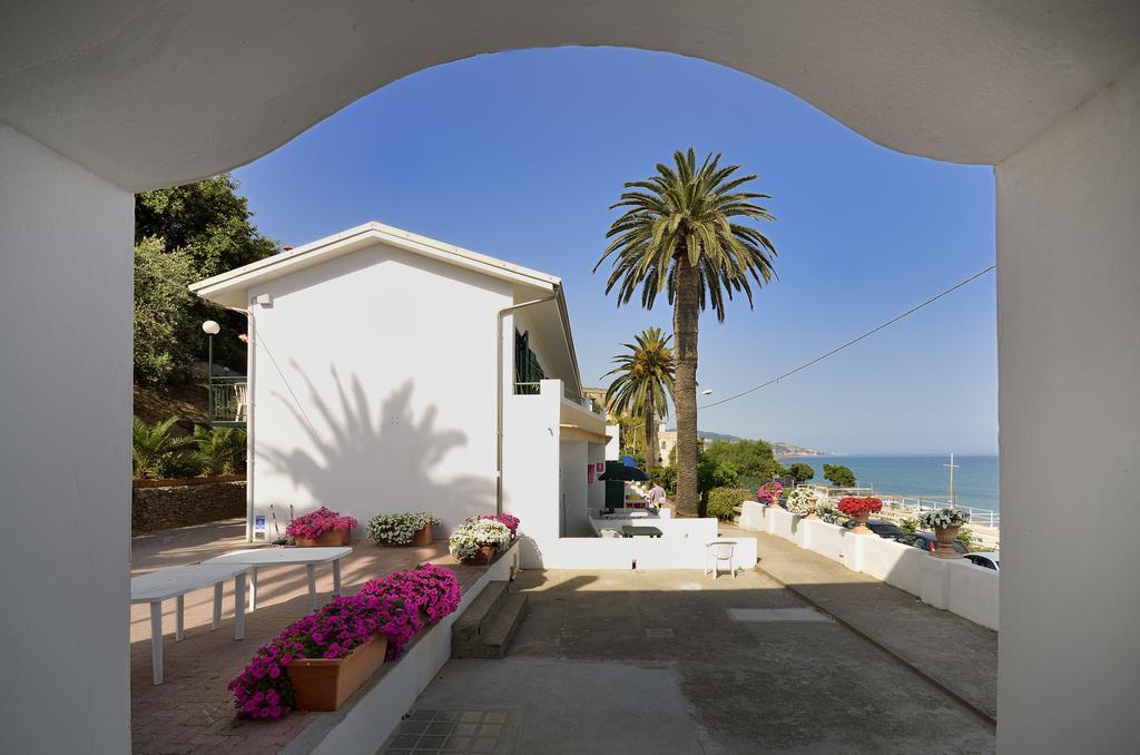 Blue Beach Bussana Nuova Ngoại thất bức ảnh