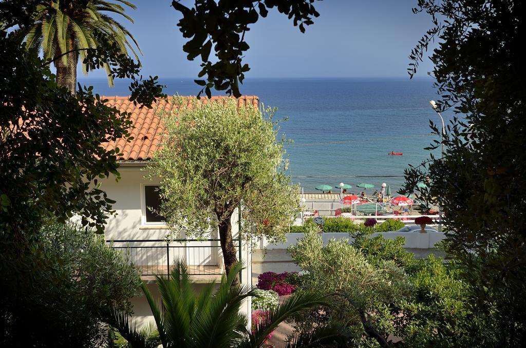 Blue Beach Bussana Nuova Ngoại thất bức ảnh