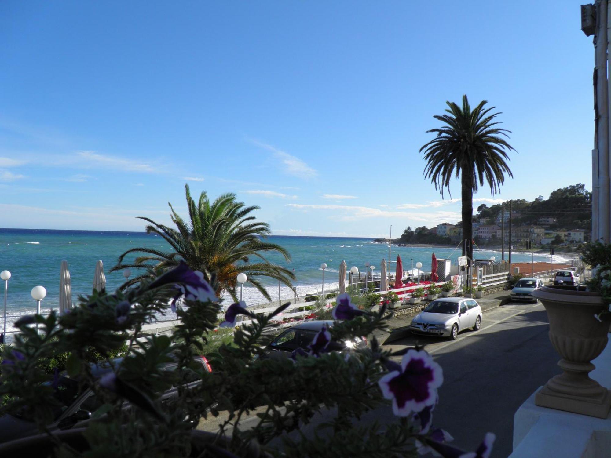 Blue Beach Bussana Nuova Ngoại thất bức ảnh