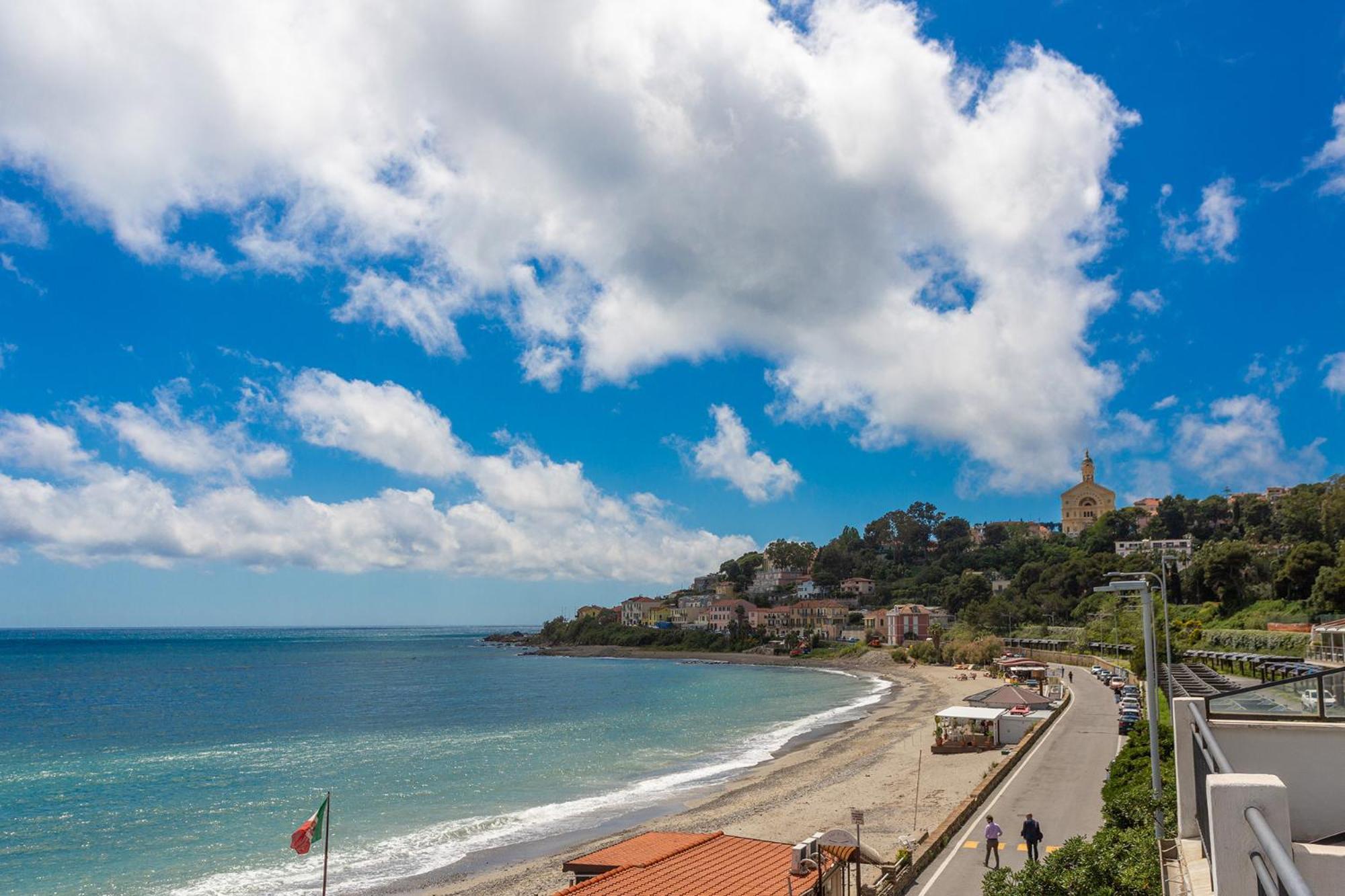 Blue Beach Bussana Nuova Ngoại thất bức ảnh
