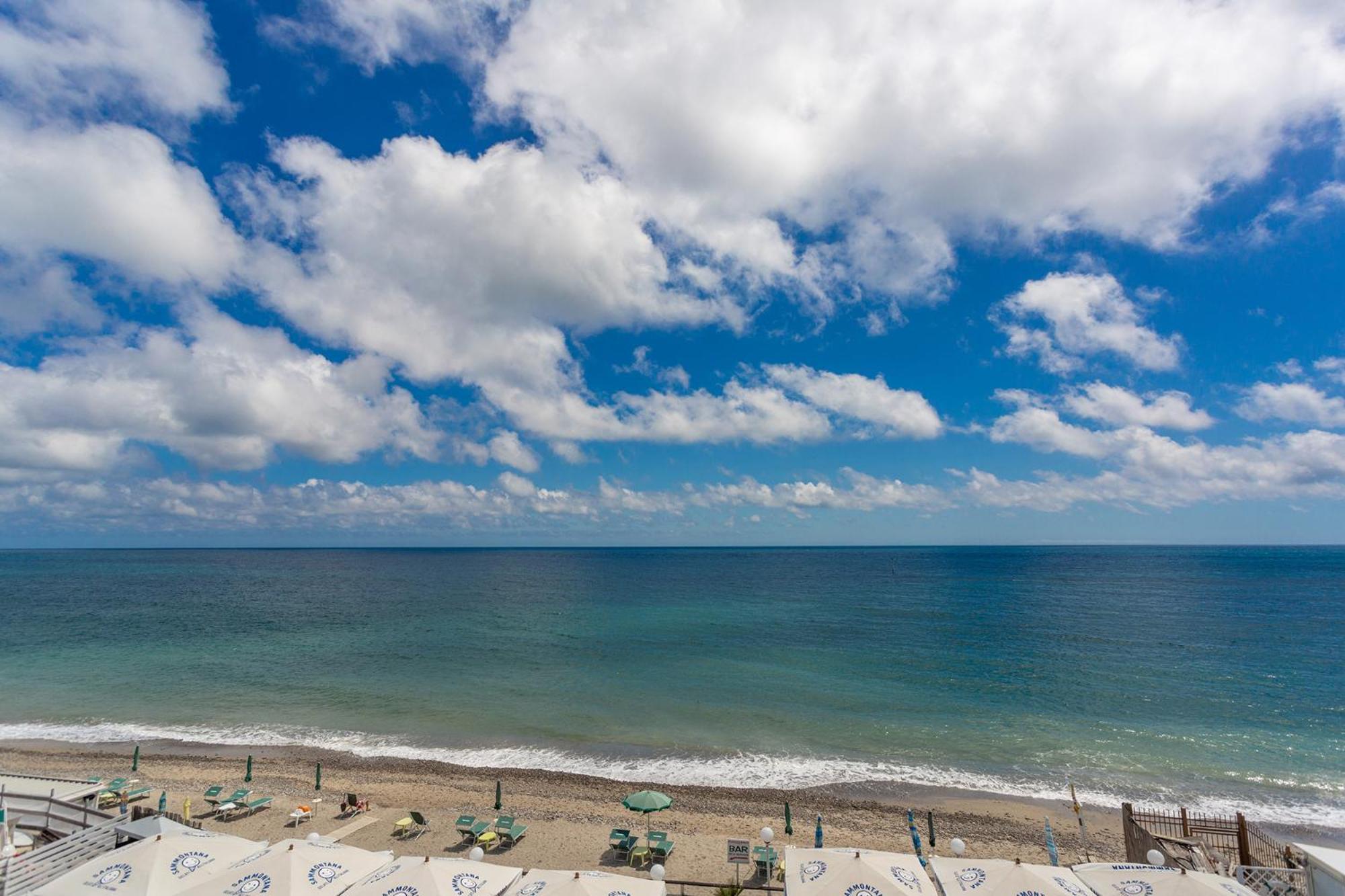 Blue Beach Bussana Nuova Ngoại thất bức ảnh