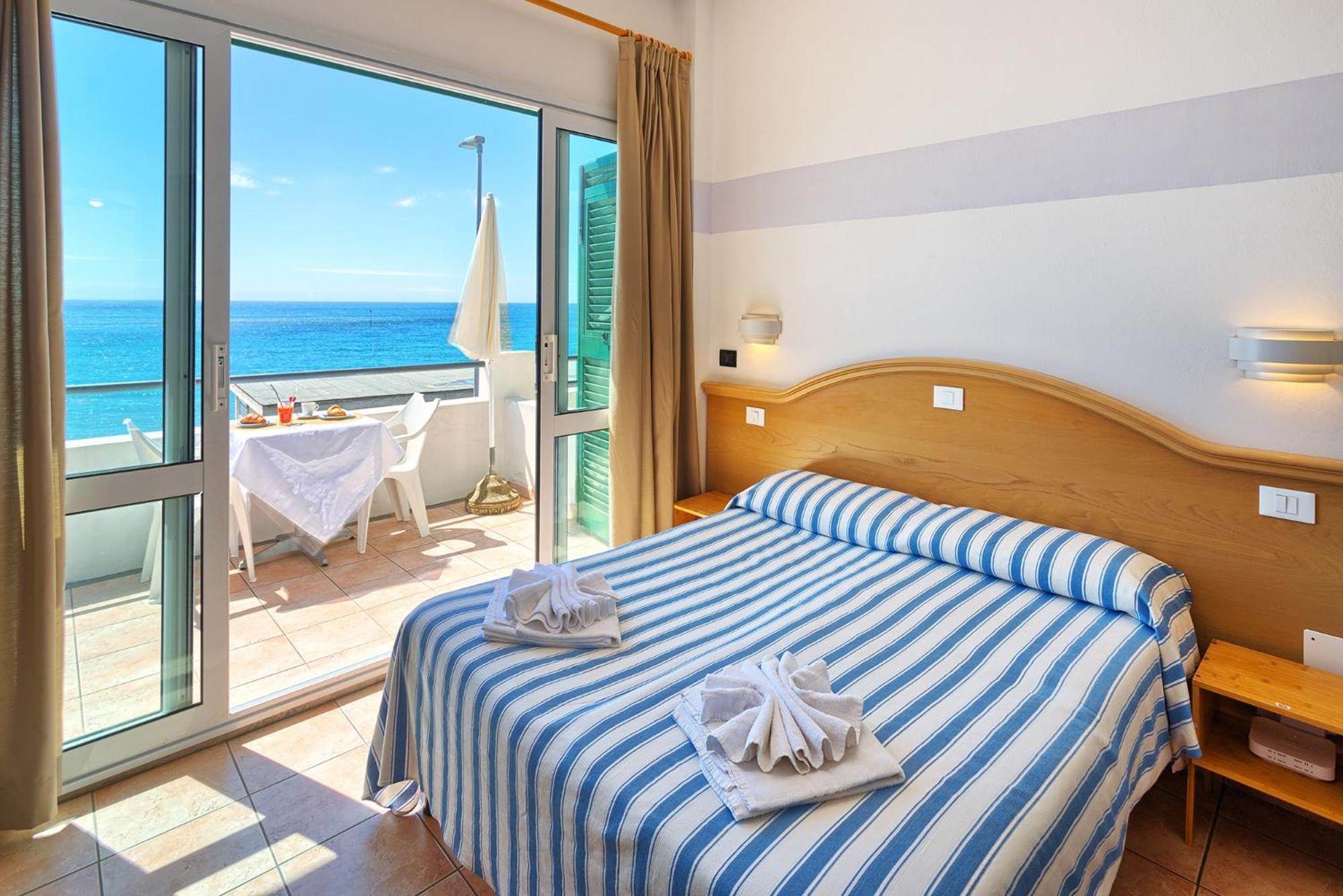 Blue Beach Bussana Nuova Ngoại thất bức ảnh
