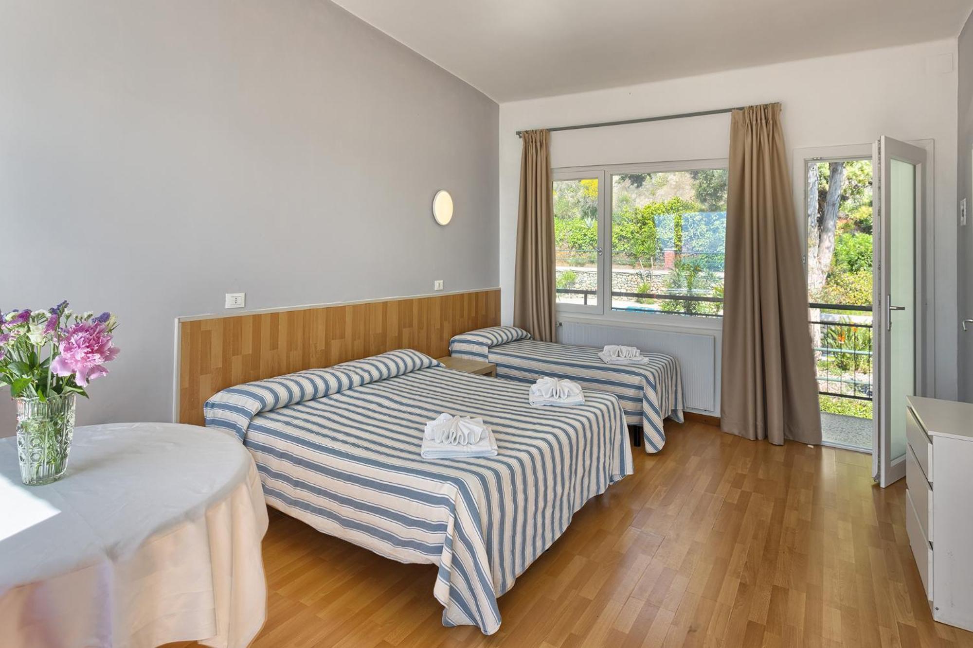 Blue Beach Bussana Nuova Ngoại thất bức ảnh